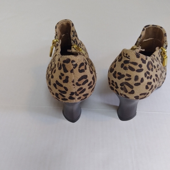 AJ Valenci Leopard Print Leather Heeled Ankle Booties Size 7 - Picture 6 of 10